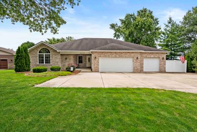 19735 W Tanglewood Drive, House other with 3 bedrooms, 2 bathrooms and 3 parking in Elwood IL | Image 3