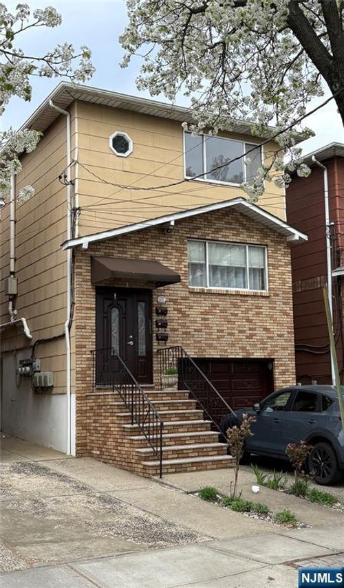 608 Bergen, Harrison, NJ, 07029 | Card Image