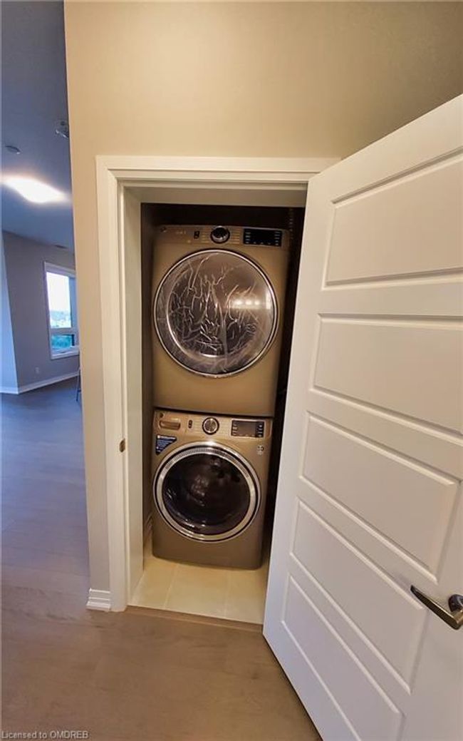 3285 Carding Mill Trail, Home with 2 bedrooms, 2 bathrooms and 1 parking in Oakville ON | Image 25