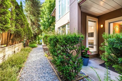 206-678 W Queens Rd, North Vancouver, BC, V7N2L3 | Card Image