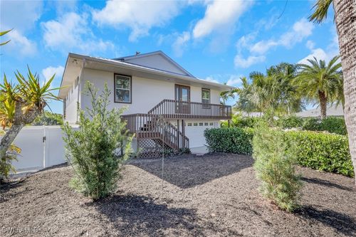 2700 Gulfview Dr, NAPLES, FL, 34112-5839 | Card Image