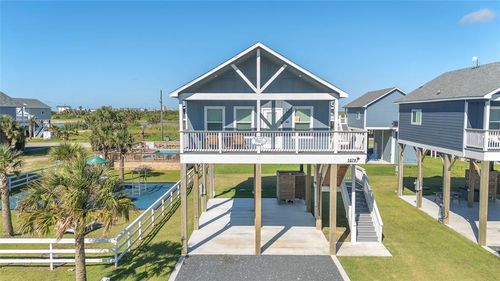 1079 Cedar Ln, Gilchrist, TX, 77617 | Card Image