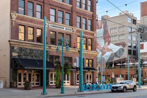 301-400 N Broadway, Milwaukee, WI, 53202 | Card Image