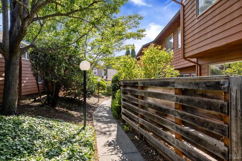 16 Kingston Way, Cotati, CA, 94931 | Card Image