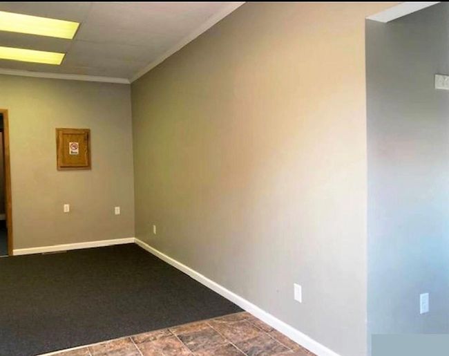 635 Front Office.jpg | Image 7