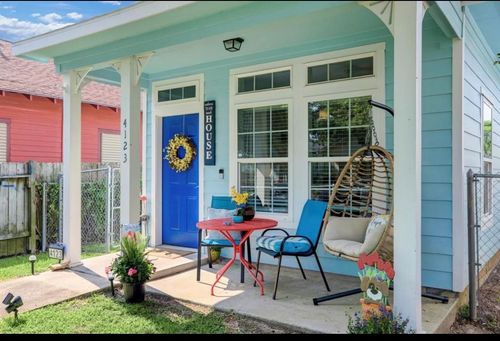 4123 Avenue Q 1/2, Galveston, TX, 77550-6914 | Card Image