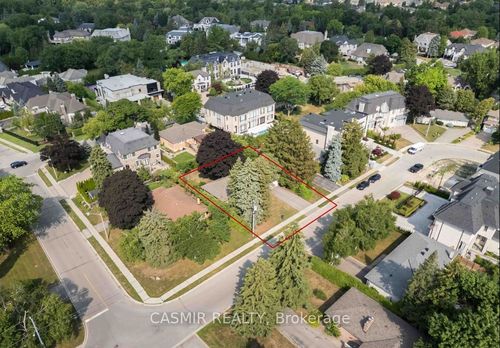 31 Orlon Cres, Richmond Hill, ON, L4C6S3 | Card Image