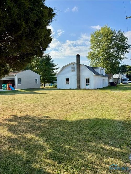 18555 Crom St, Tontogany, OH, 43565-6404 | Card Image