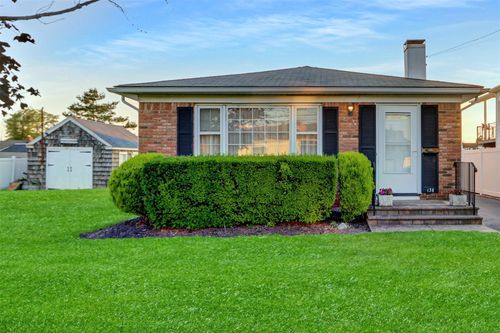 138 Sequams Ln E, West Islip, NY, 11795-4508 | Card Image
