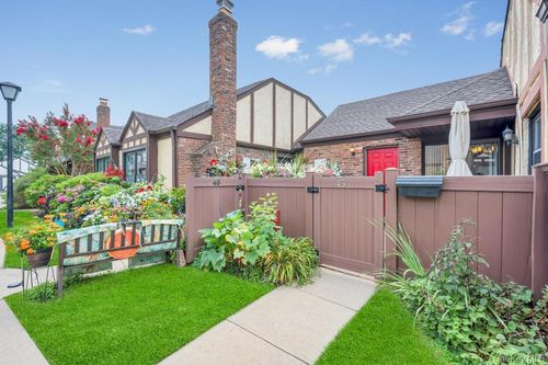 45 Greenmeadow Ct, Deer Park, NY, 11729-5619 | Card Image