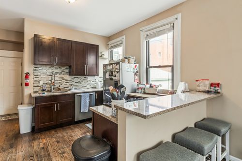 ch-1214 Melrose St, Chicago, IL, 60657-6721 | Card Image