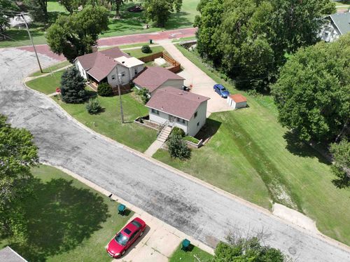 304 Blake St, Ellsworth, KS, 67439-4229 | Card Image