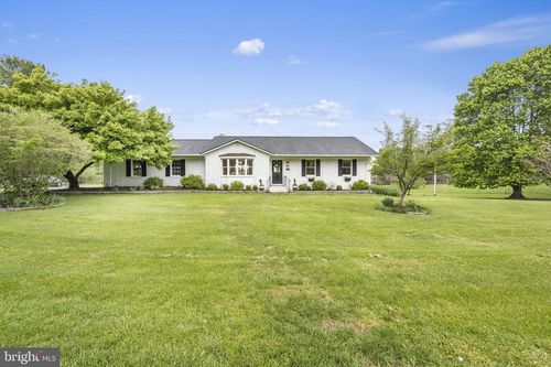 16045 Hamilton Station Rd, Waterford, VA, 20197-1104 | Card Image