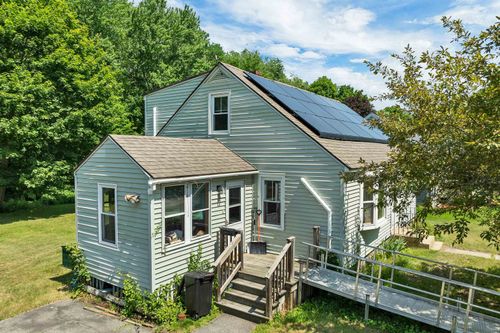 20 Maplecrest St, Newmarket, NH, 03857-1402 | Card Image