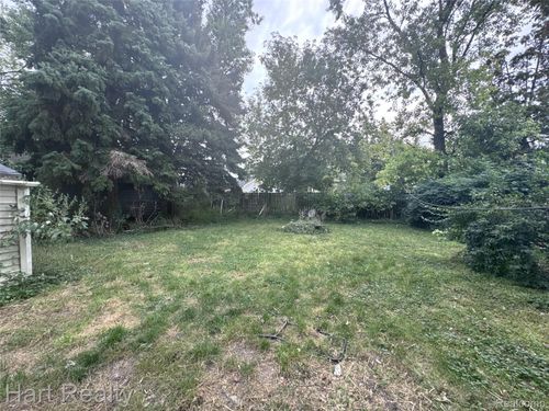 1320 White St, Port Huron, MI, 48060-5735 | Card Image