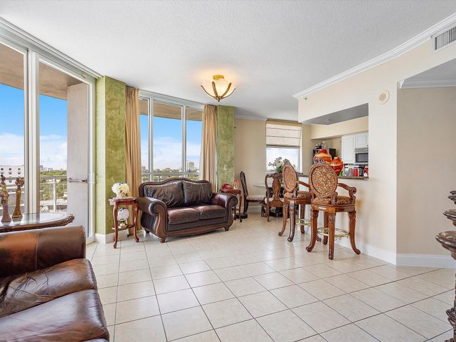 802 - 1 Glen Royal Pkwy, Condo with 2 bedrooms, 2 bathrooms and null parking in Miami FL | Image 4