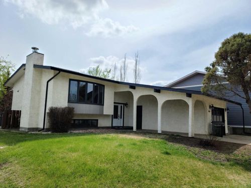 7413 96 Street, Peace River, AB, T8S1E4 | Card Image