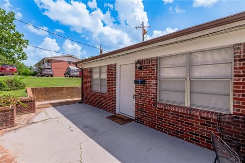 2125 Avenue N, Huntsville, TX, 77340-5139 | Card Image
