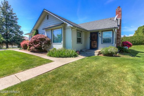 102 N 67th Ave, Yakima, WA, 98908-1602 | Card Image