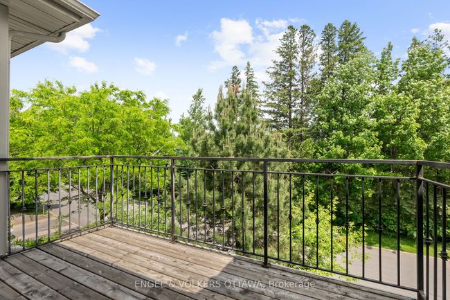 182 Meandering Brook Dr, House attached with 4 bedrooms, 4 bathrooms and 2 parking in Gloucester ON | Image 34