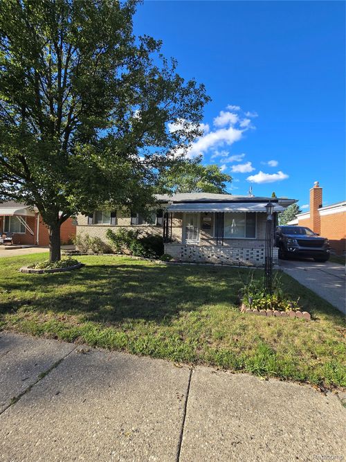 8465 Helen, Center Line, MI, 48015-1559 | Card Image