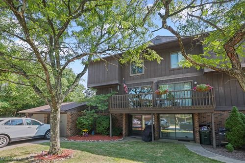 7306 Creekwood Dr, North Royalton, OH, 44133-3846 | Card Image