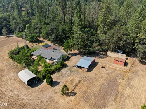 1843 W Evans Creek Rd, Rogue River, OR, 97537-4667 | Card Image