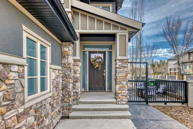 3 Aspen Summit View Sw, Home with 3 bedrooms, 2 bathrooms and 4 parking in Calgary AB | Image 4