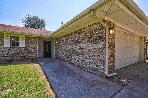 8916 Kenny Circle, Oklahoma City, OK, 73132 | Card Image