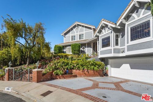 3324 Alana Dr, Sherman Oaks, CA, 91403-4701 | Card Image