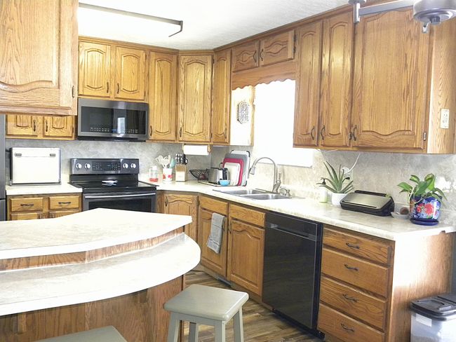 Lots of storage room with many kitchen cabinets! | Image 12