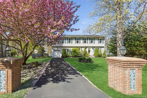 5045 Main Bayview Rd, Southold, NY, 11971-4829 | Card Image