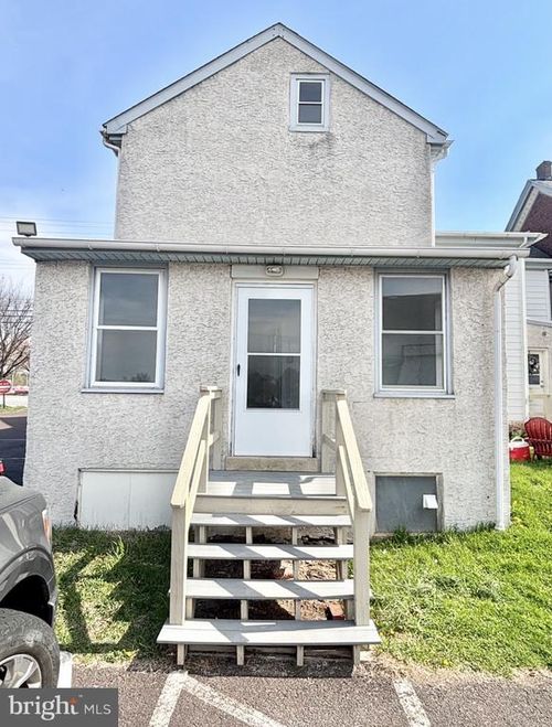 381 W Ridge Pike, ROYERSFORD, PA, 19468-3459 | Card Image