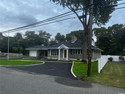 93 Lake Street, House other with 6 bedrooms, 4 bathrooms and null parking in Islip NY | Image 2