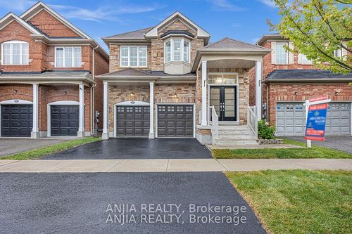 34 Horn St, Stouffville, ON, L4A0X9 | Card Image