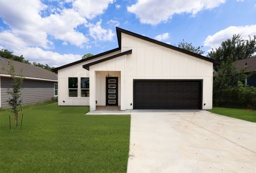 1032 E Arlington Ave, Fort Worth, TX, 76104-6038 | Card Image
