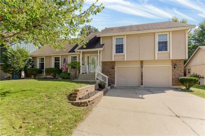 Tri-level home with a garage and a front lawn | Image 3