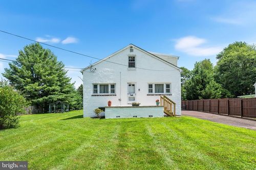 484 Fruit Farm Rd, ROYERSFORD, PA, 19468-3202 | Card Image