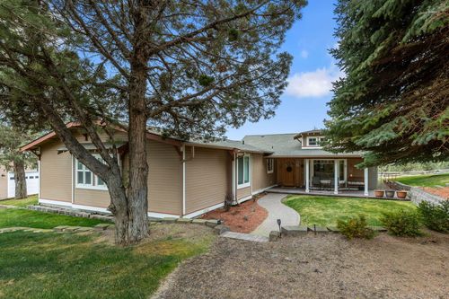 1042 Ne Upper Drive, Madras, OR, 97741 | Card Image