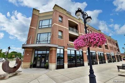 208 - 134 N Leroy Street, Condo with 2 bedrooms, 2 bathrooms and null parking in Fenton MI | Image 1