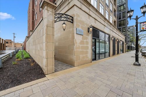 ph03-195 N Addison Ave, Elmhurst, IL, 60126-2720 | Card Image