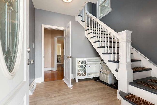10 Conant St, Home with 5 bedrooms, 2 bathrooms and 4 parking in Beverly MA | Image 12