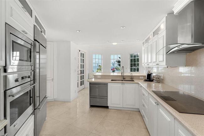 5233 - 5233 Fisher Island Dr, Condo with 4 bedrooms, 5 bathrooms and null parking in Miami Beach FL | Image 17