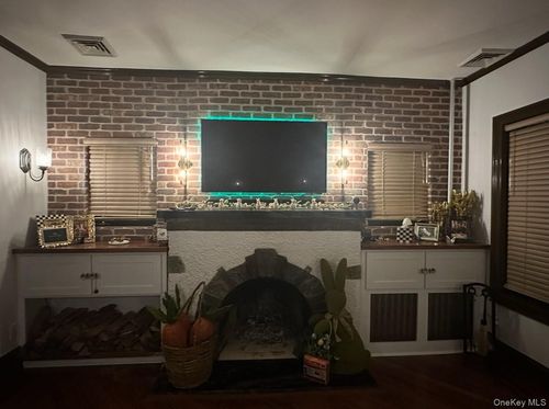 19519 45th Ave, Flushing, NY, 11358-3505 | Card Image