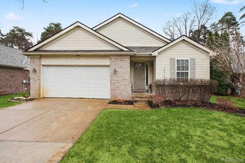 2661 Signature Circle, Hamburg Township, MI, 48169 | Card Image