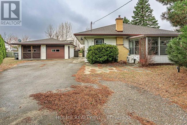 7401 Bond Rd, House other with 3 bedrooms, 2 bathrooms and 10 parking in Port Franks ON | Image 7