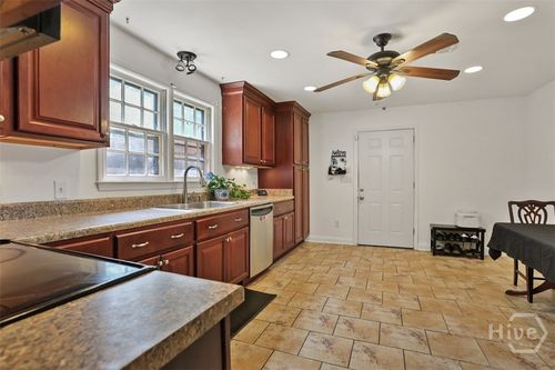 2337 E 40th St, Savannah, GA, 31404-3805 | Card Image