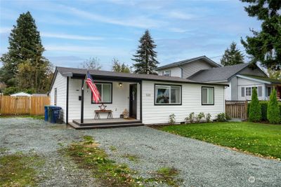 533 Fidalgo Street, House other with 3 bedrooms, 1 bathrooms and null parking in Sedro Woolley WA | Image 2