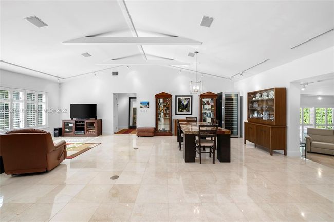 5510 San Vicente St, House other with 3 bedrooms, 3 bathrooms and null parking in Coral Gables FL | Image 4