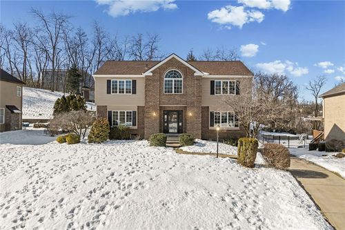 112 Field Club Dr W, Mc Kees Rocks, PA, 15136-4031 | Card Image